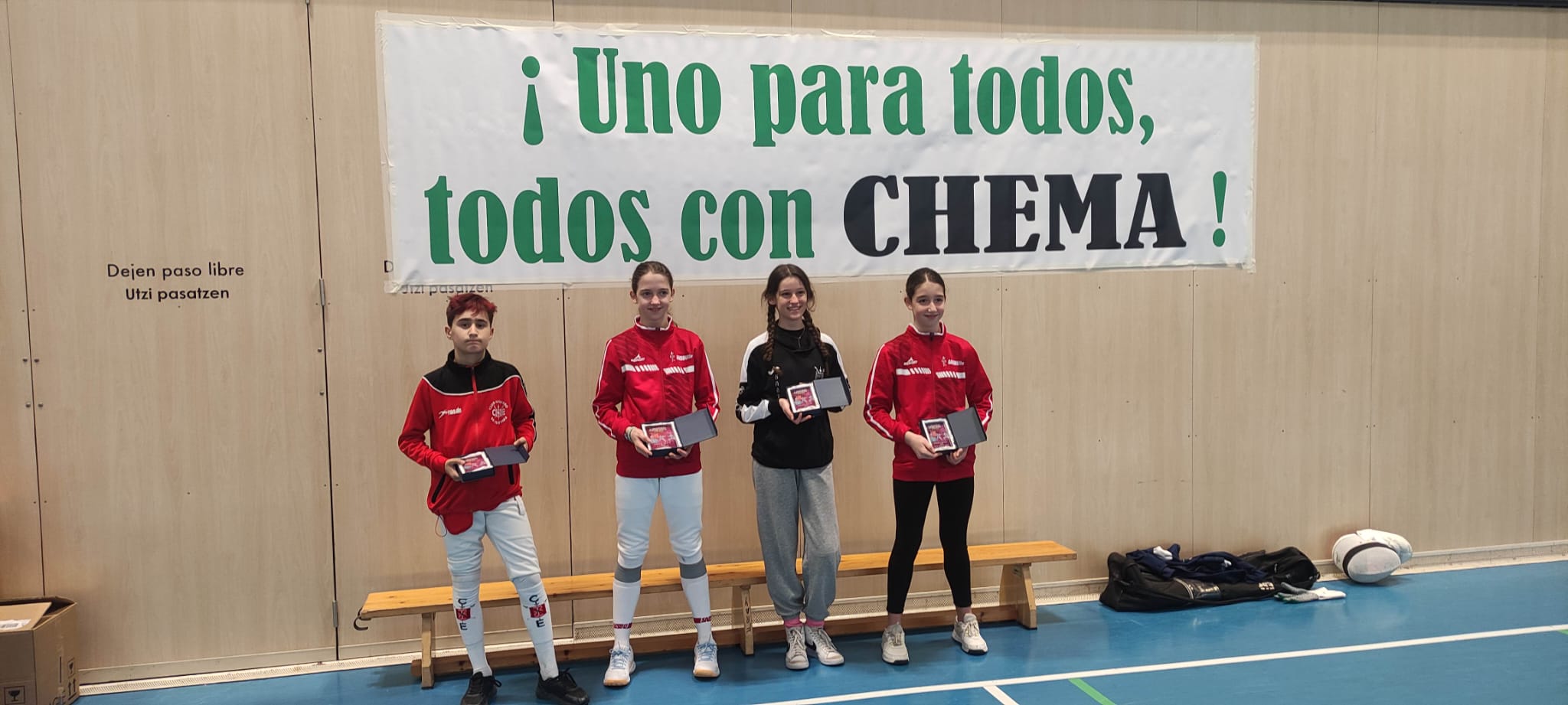 Emotivo homenaje en el primer memorial de espada dedicado a Chema Veiga