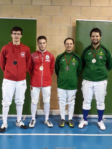 El Club Navarro de Esgrima domina la tirada del Campeonato Navarro Absoluto.