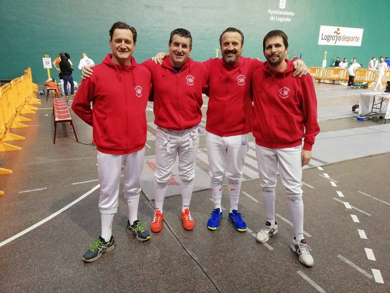 Debut en Competiciones Nacionales