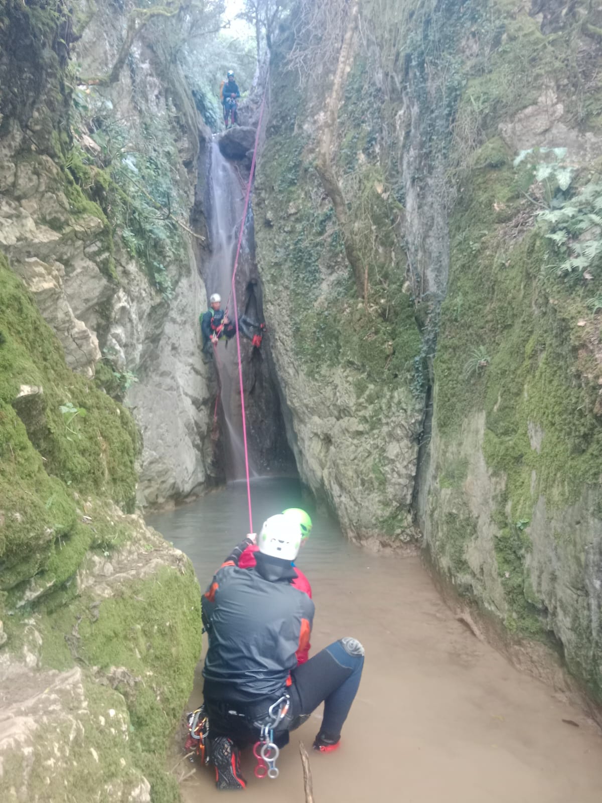 Desarrollado el Curso de Técnicas Avanzadas de Descenso de Cañones