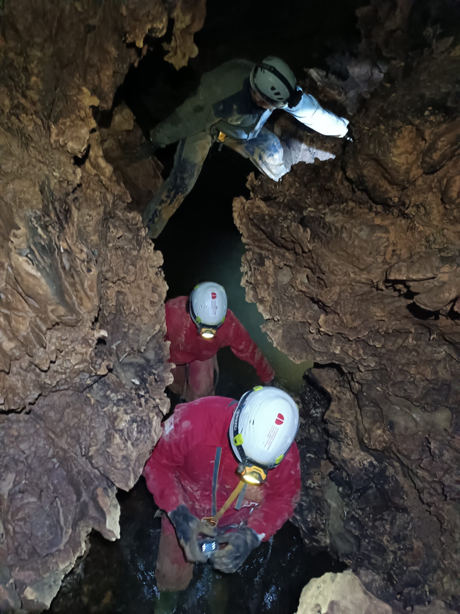 Realizado el Curso de iniciación a la espeleología vertical
