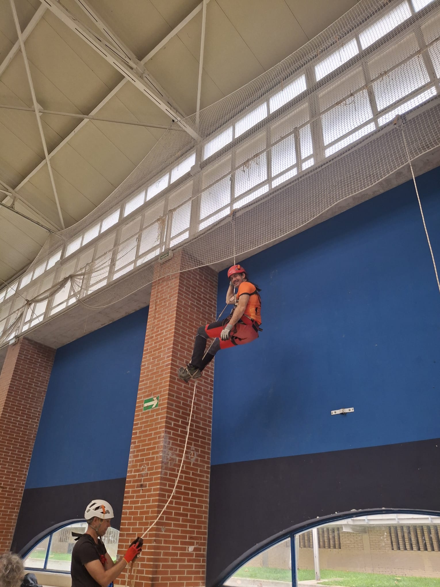 Jornada de autorescate en el polideportivo de Zizur Mayor