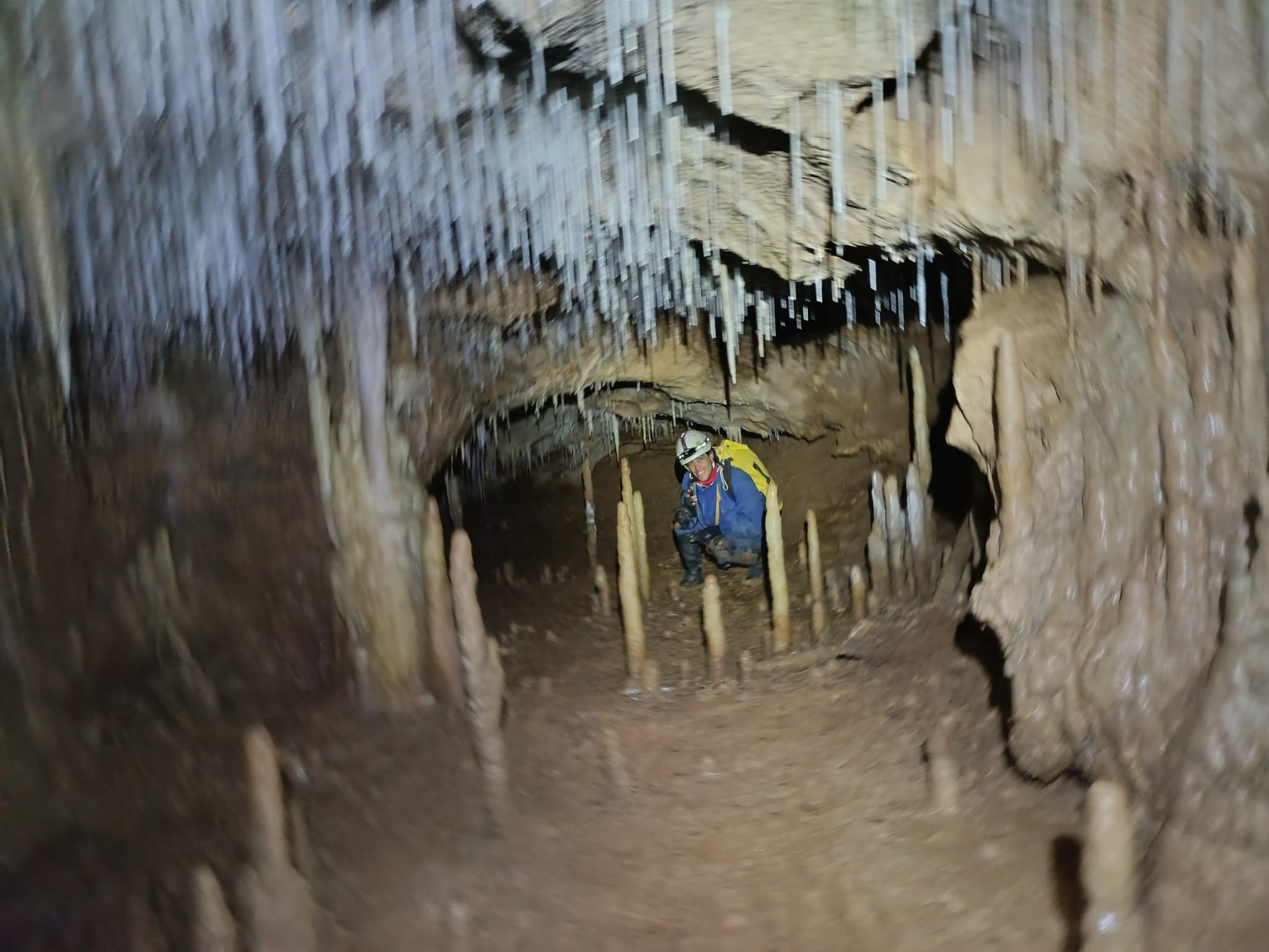 Cuatro días de formación con el curso de iniciación a la espeleología vertical