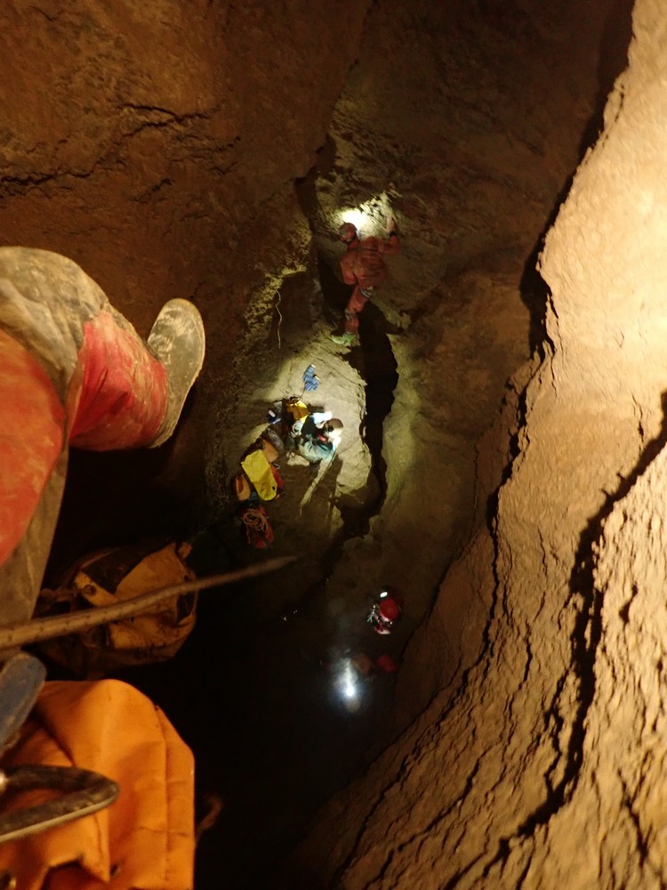 El desafío de los rescates sanitarios en cuevas, a debate en Pamplona