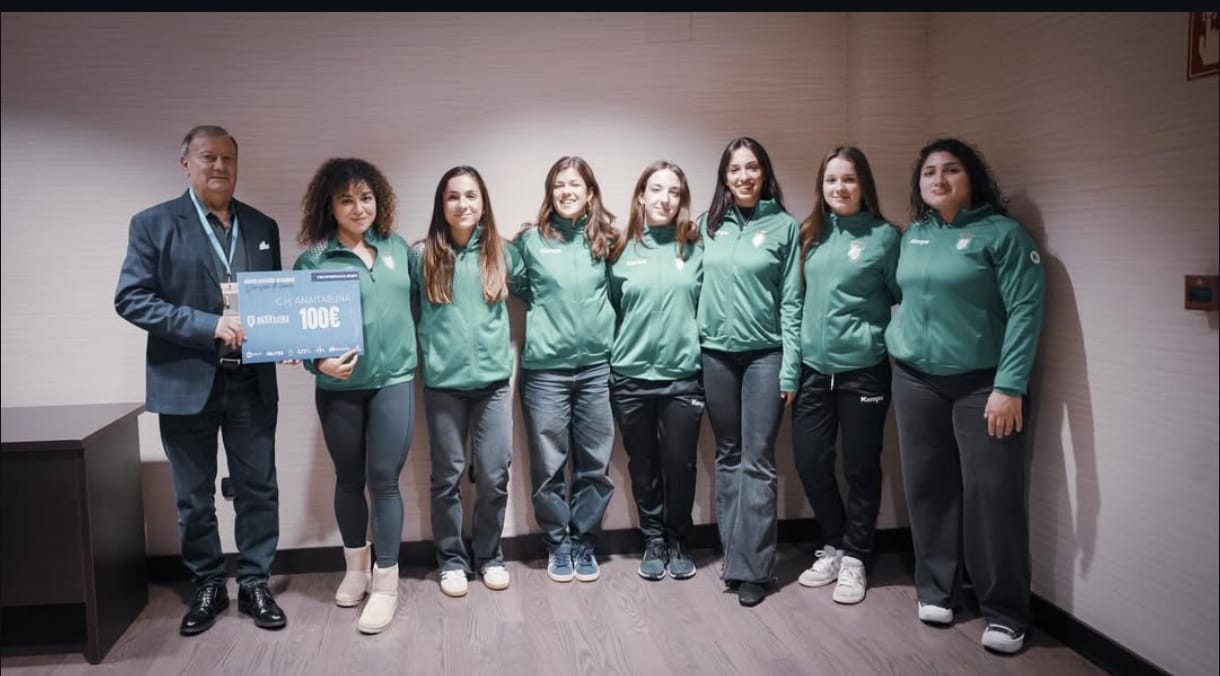 Premio de la Liga Nacional para el equipo Anaitasuna femenino