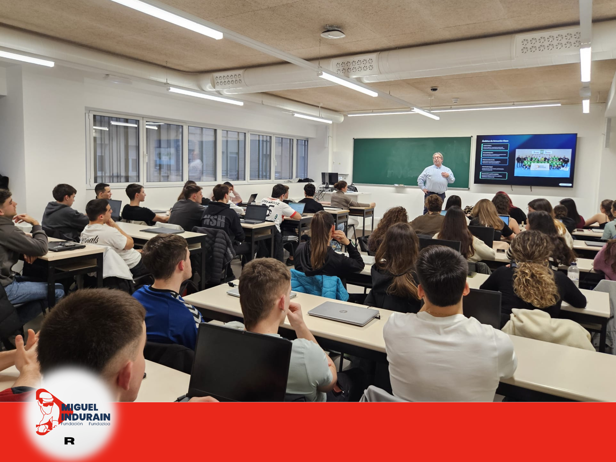 Natxo Arbeloa acerca la gesti&oacute;n deportiva de &eacute;lite a las aulas de la UPNA