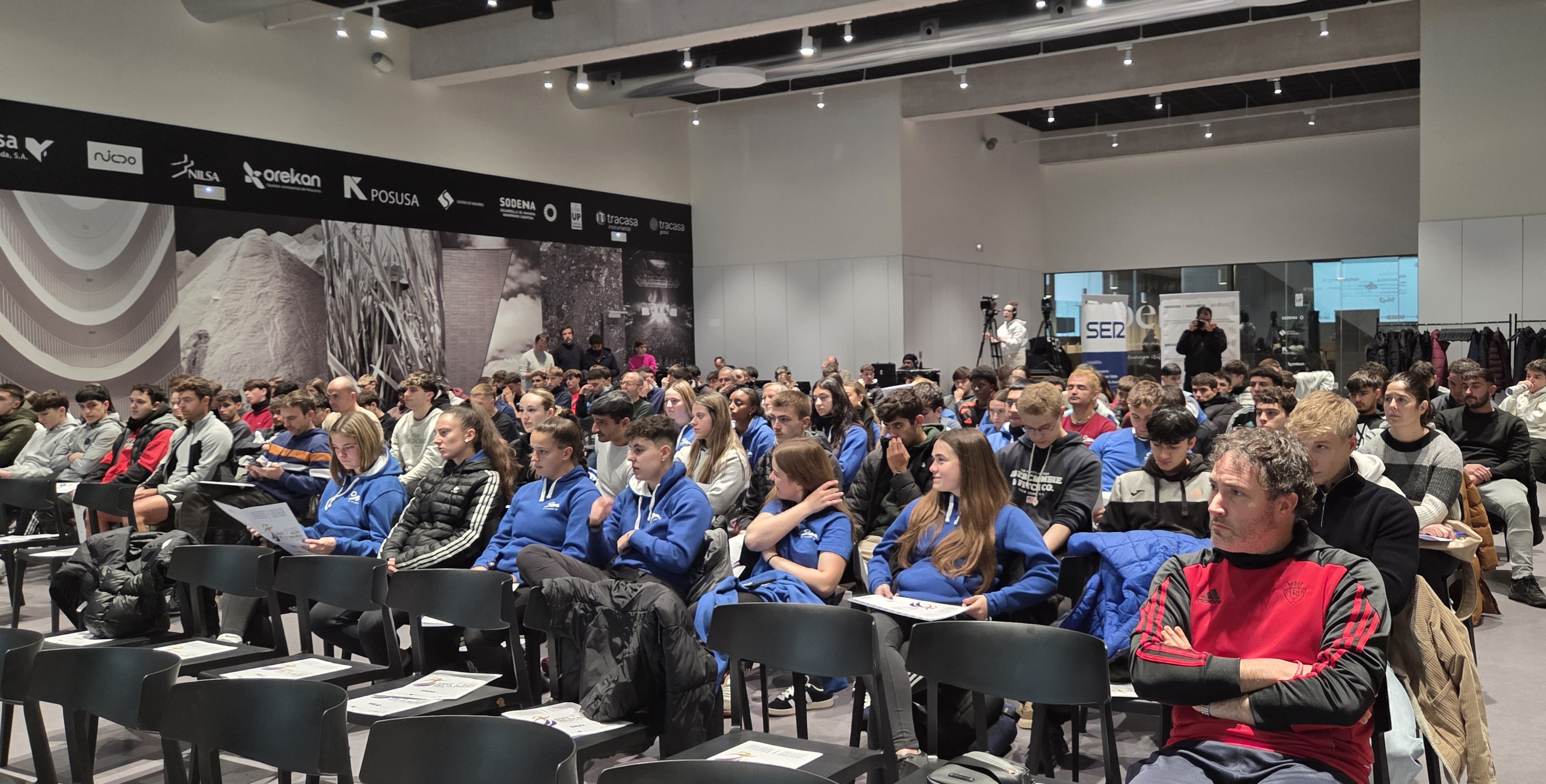 El VIII Congreso Deporte y Mujeres aborda las causas del abandono deportivo prematuro en j&oacute;venes y propone soluciones desde Navarra