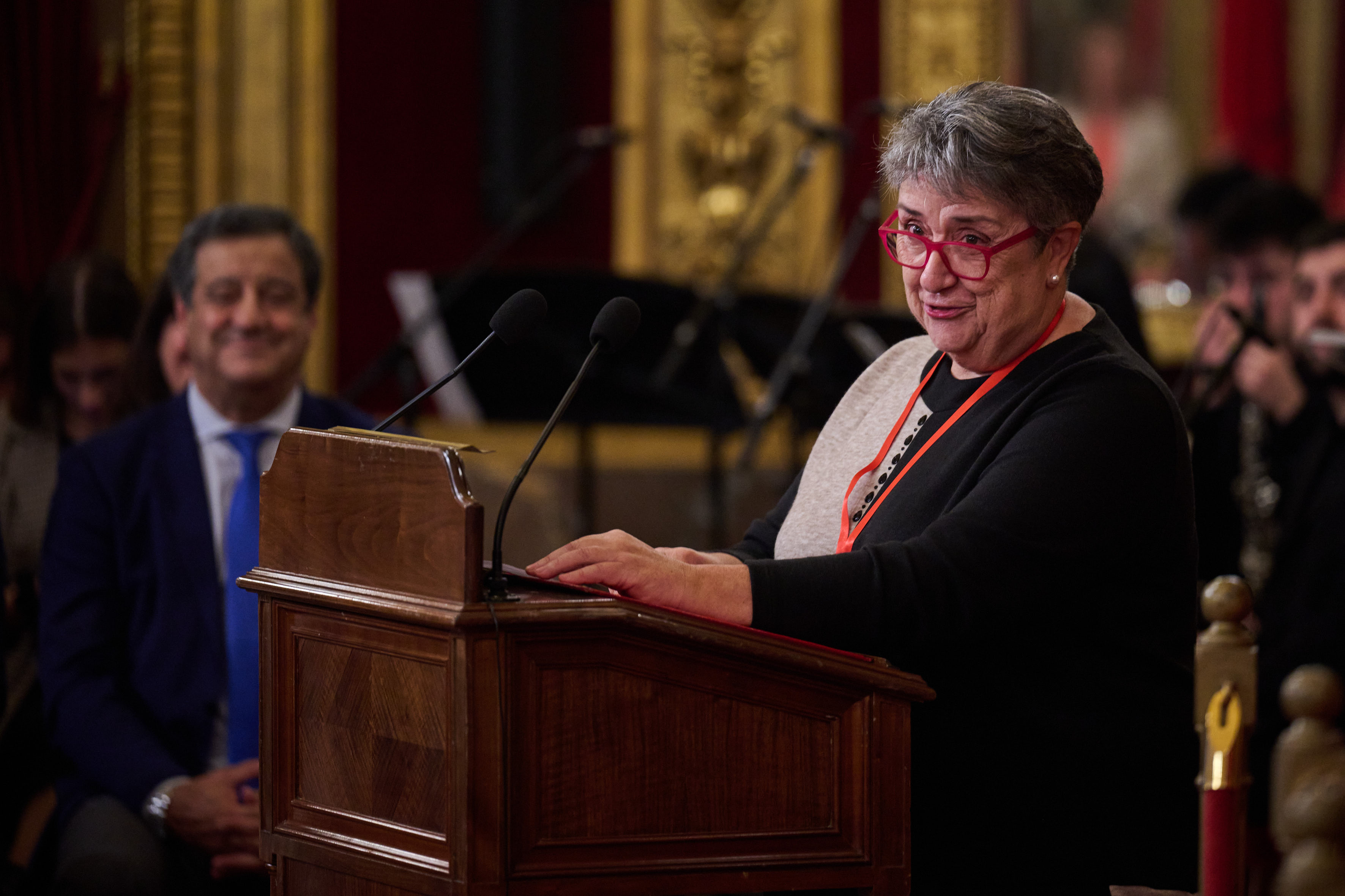 La Presidenta Chivite entrega la Medalla de Oro al M&eacute;rito Deportivo a la tiradora con arco Carmen Rubio
