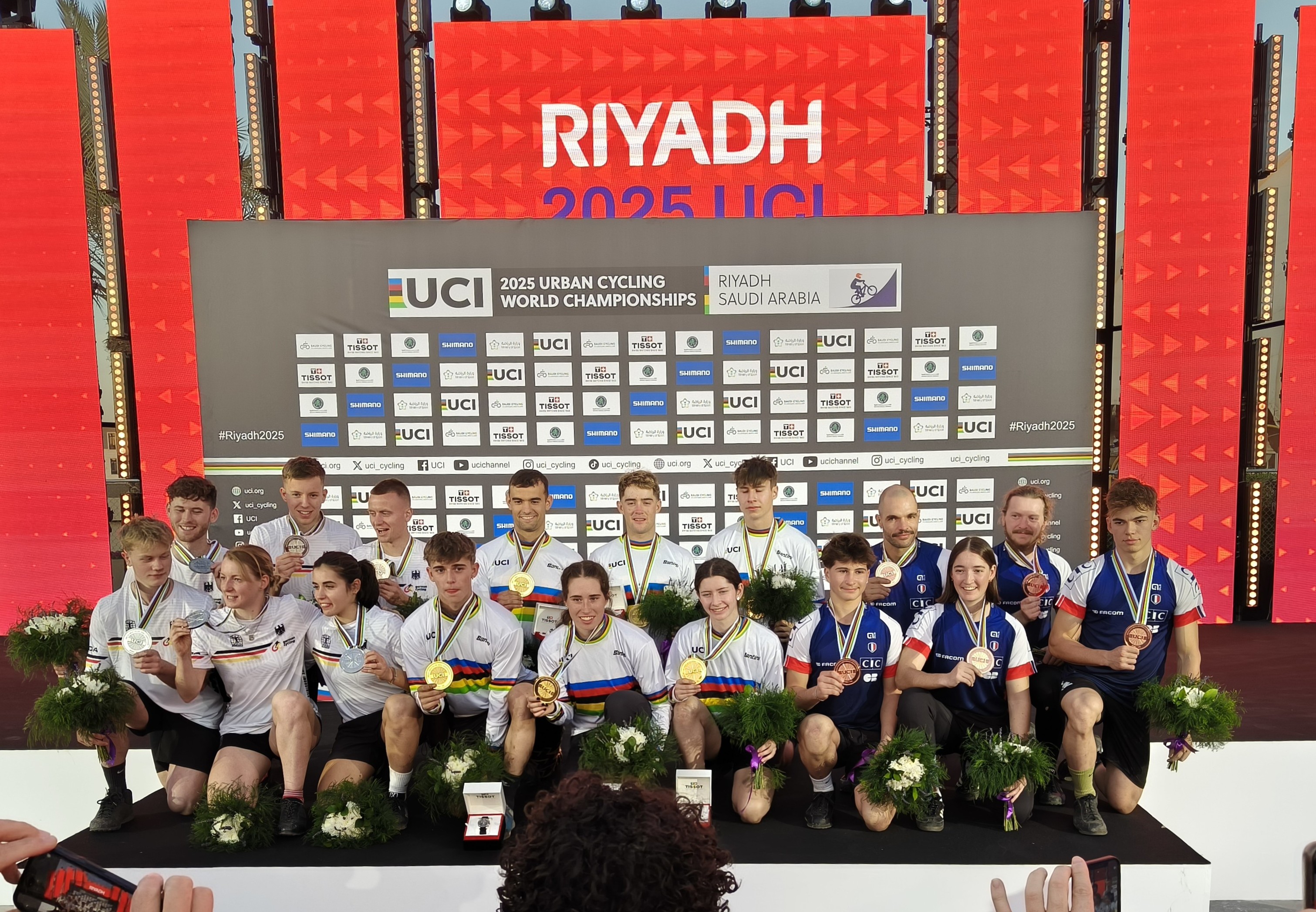 Mikel Azcona brilla en su debut mundialista y contribuye al oro de Espa&ntilde;a en trialbici