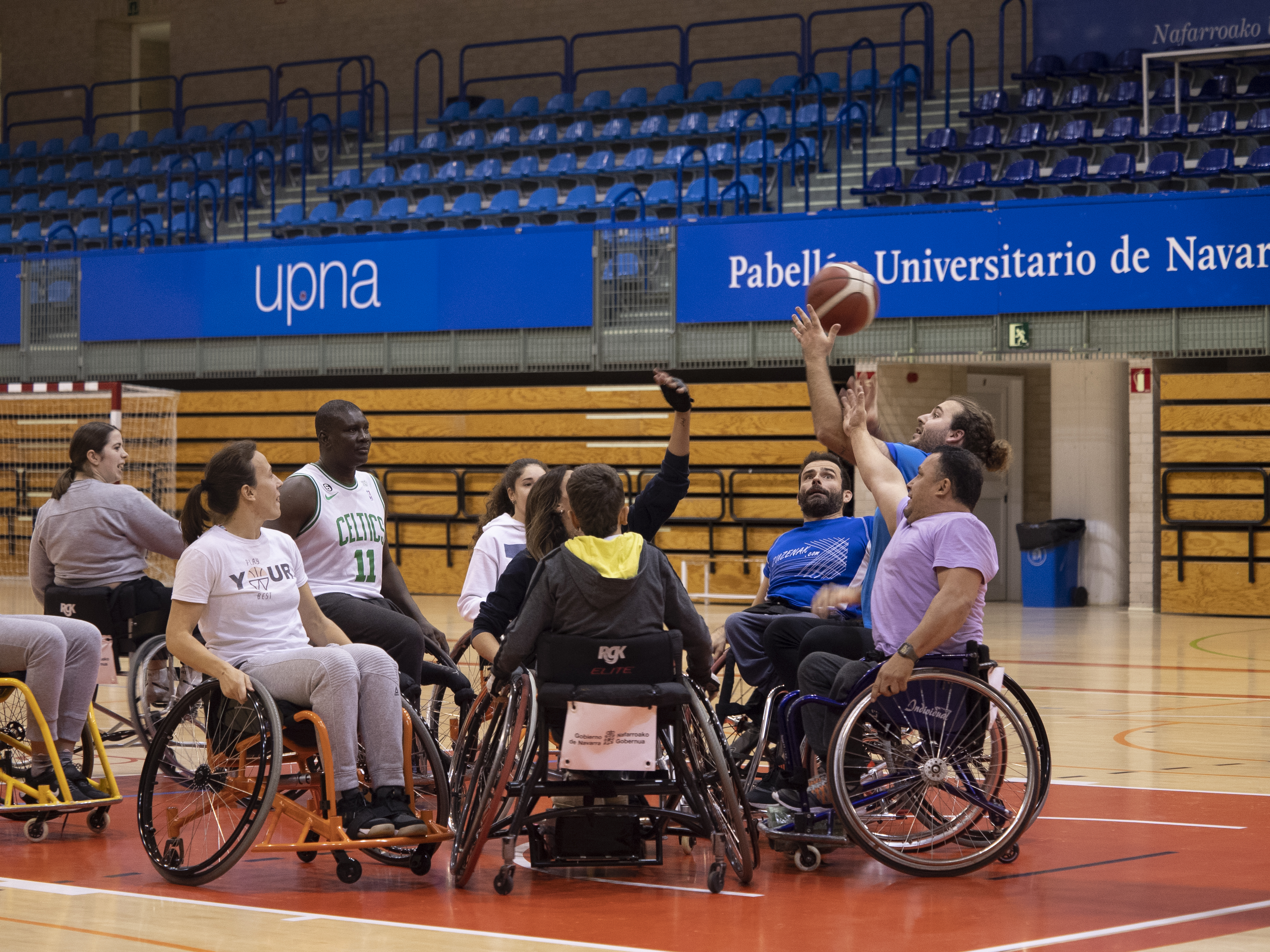 Firma del convenio de reestructuraci&oacute;n de deporte femenino (balonmano)