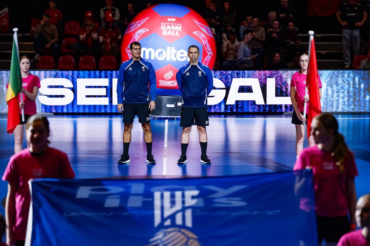 El arbitraje navarro brill&oacute; en la final del Mundial femenino de balonmano