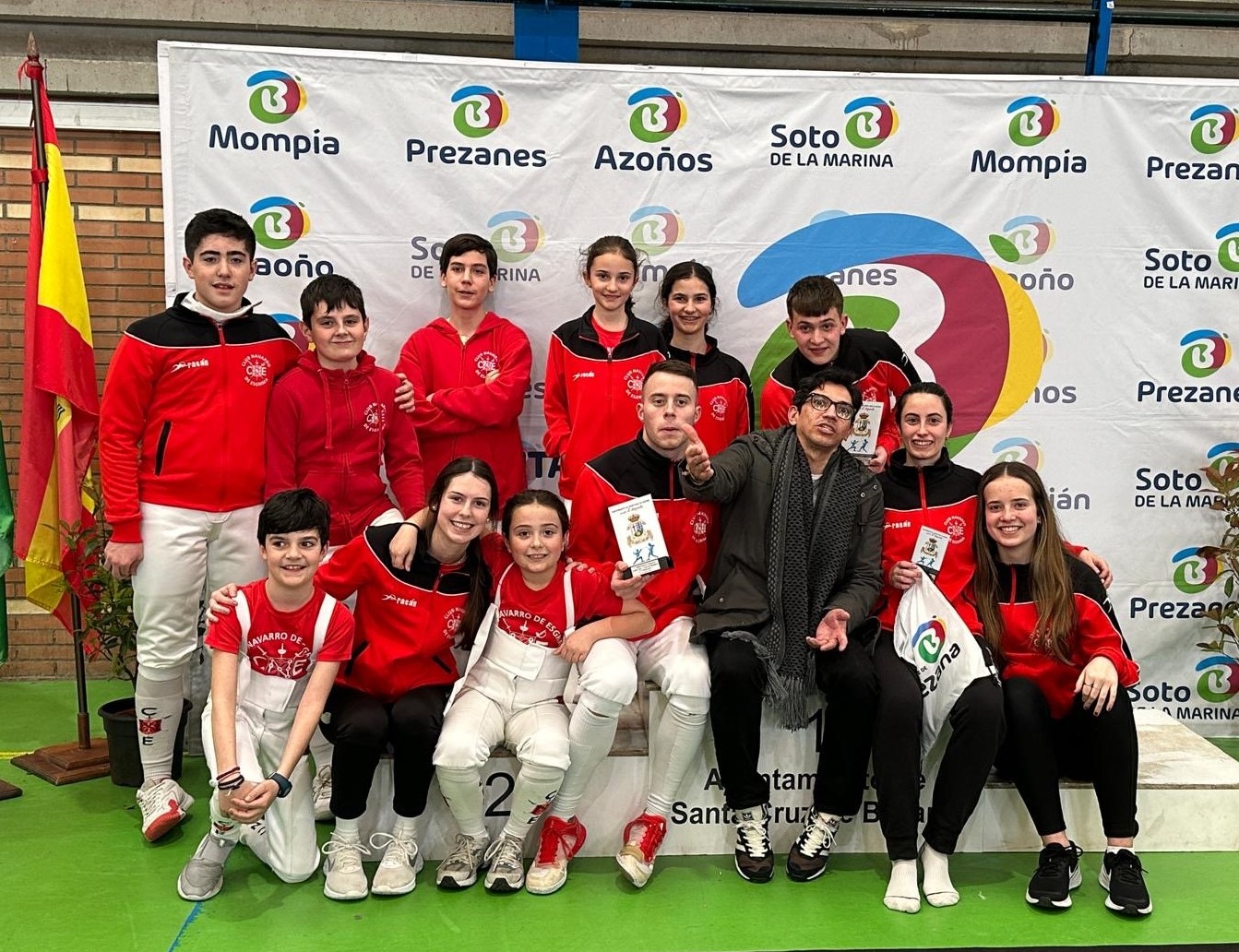 &Eacute;xito rotundo en Cantabria: el Club Navarro de Esgrima brilla con una lluvia de medallas