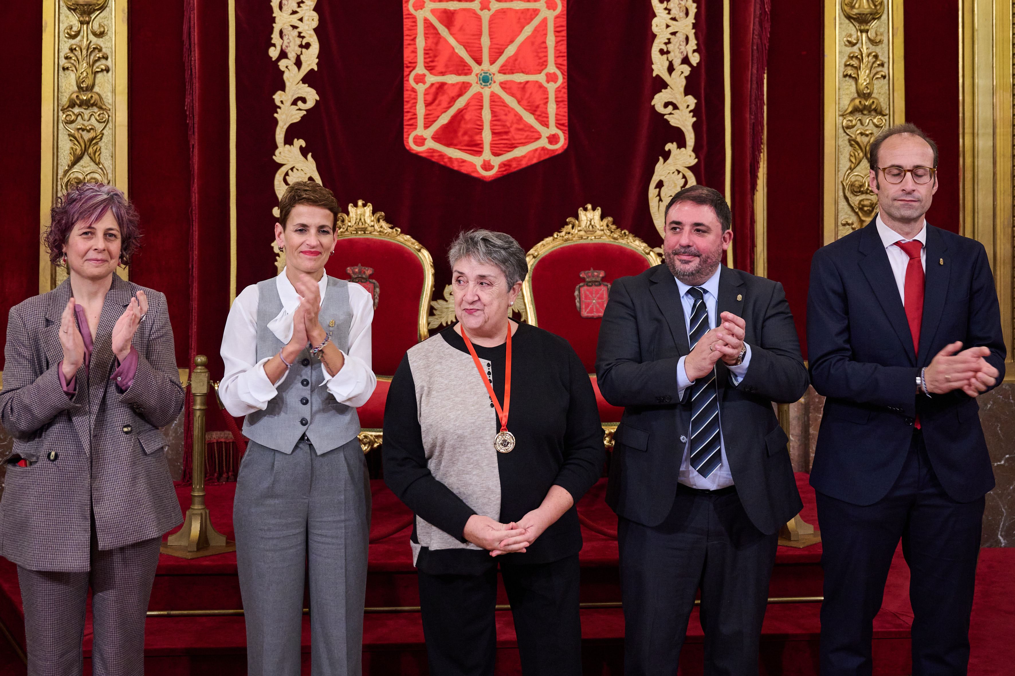 La Presidenta Chivite entrega la Medalla de Oro al M&eacute;rito Deportivo a la tiradora con arco Carmen Rubio