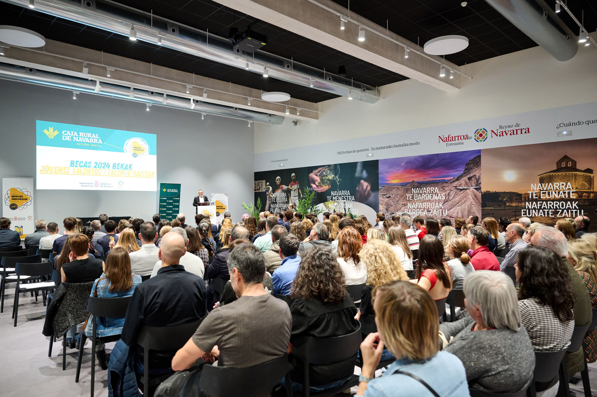 La fiesta de Caja Rural de Navarra y los "J&oacute;venes Talentos 2024"