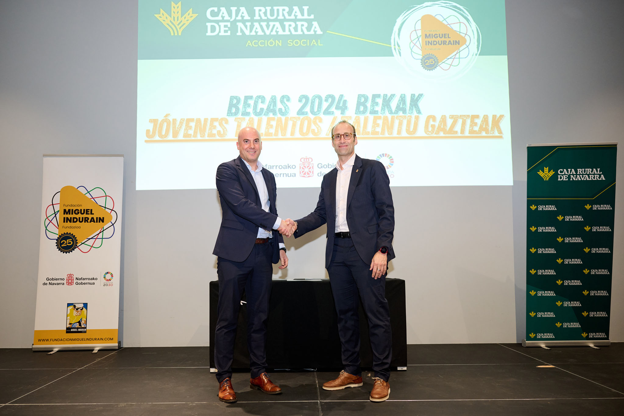 La fiesta de Caja Rural de Navarra y los "J&oacute;venes Talentos 2024"