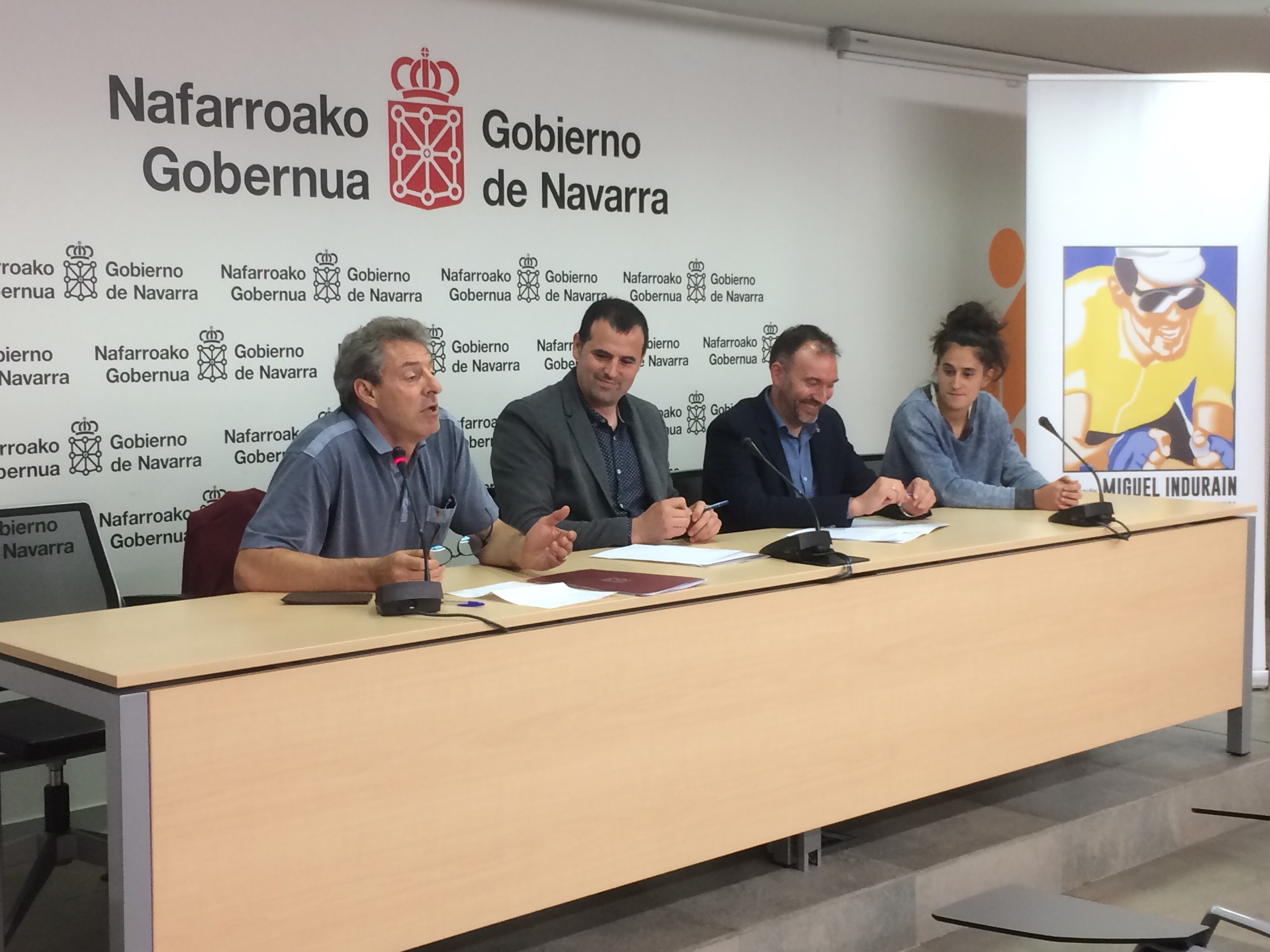 Firmado el convenio para estructurar el baloncesto femenino navarro de alto rendimiento en el marco del proyecto "Hacia la cumbre del deporte"