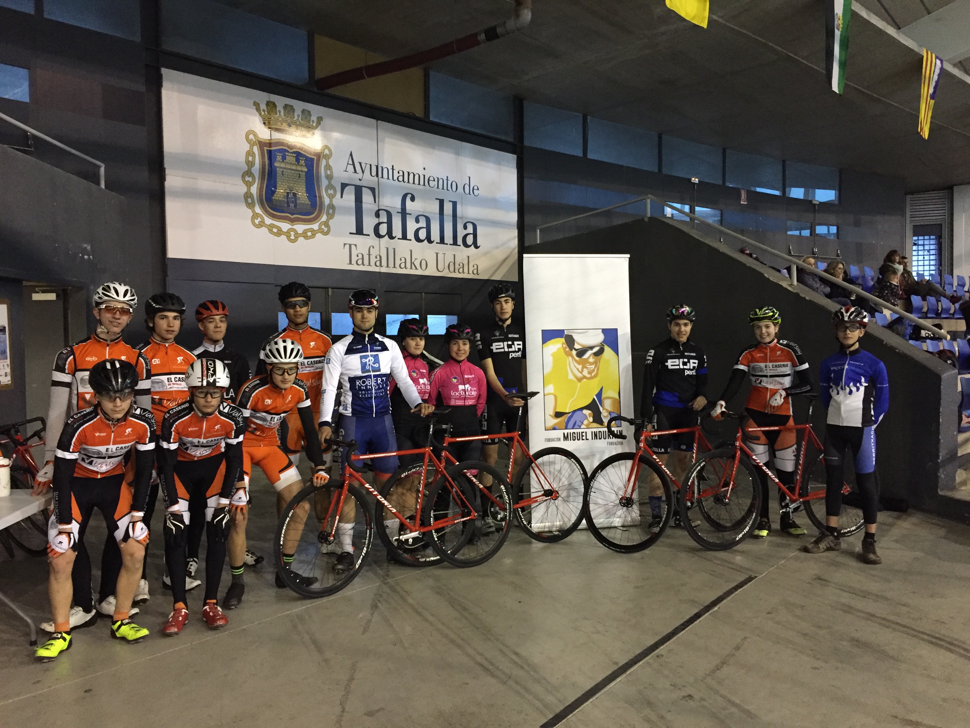La Fundaci&oacute;n Miguel Indur&aacute;in con el ciclismo en pista navarro