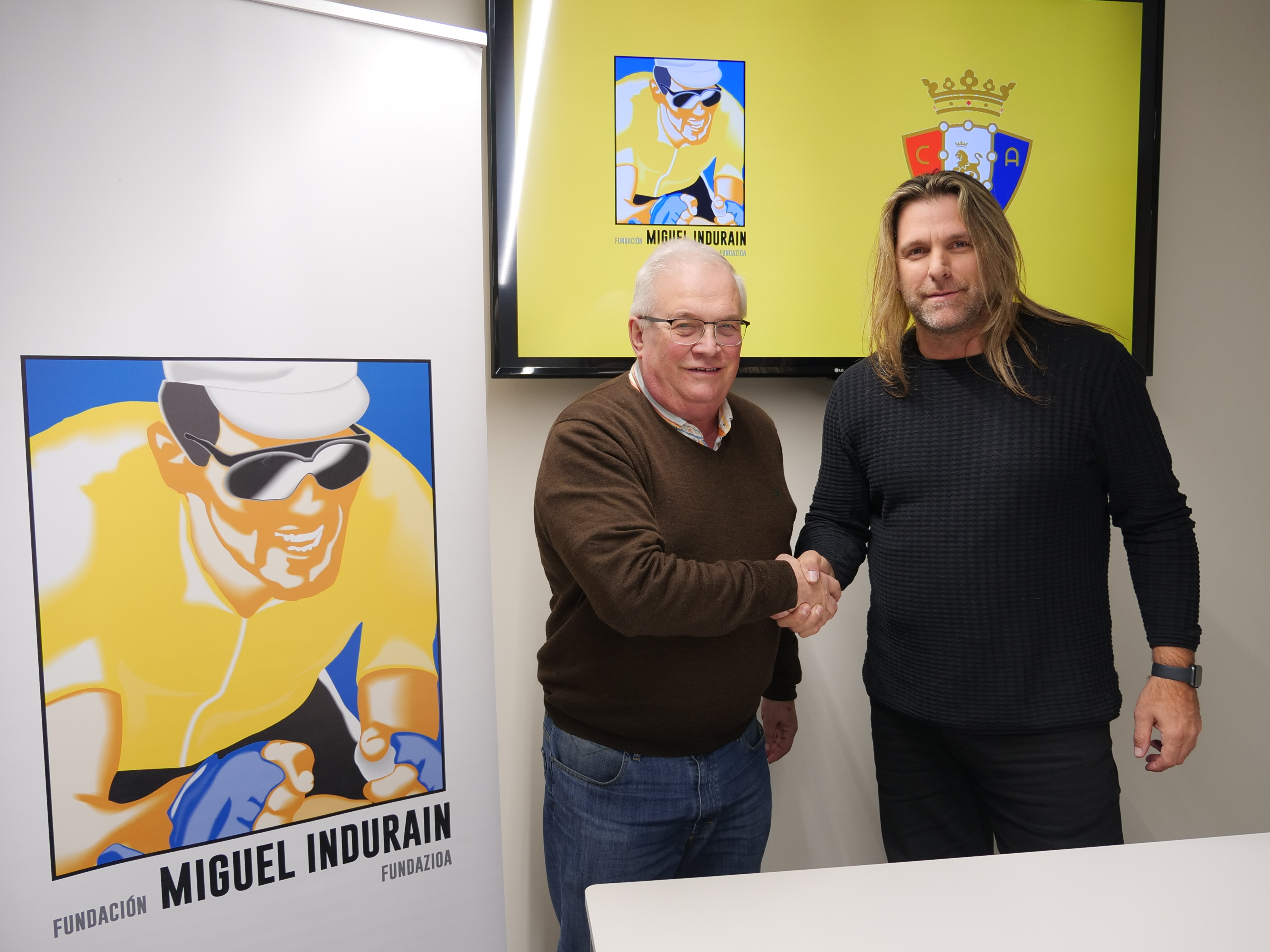 La Fundaci&oacute;n Miguel Indur&aacute;in Fundazioa con el f&uacute;tbol femenino navarro