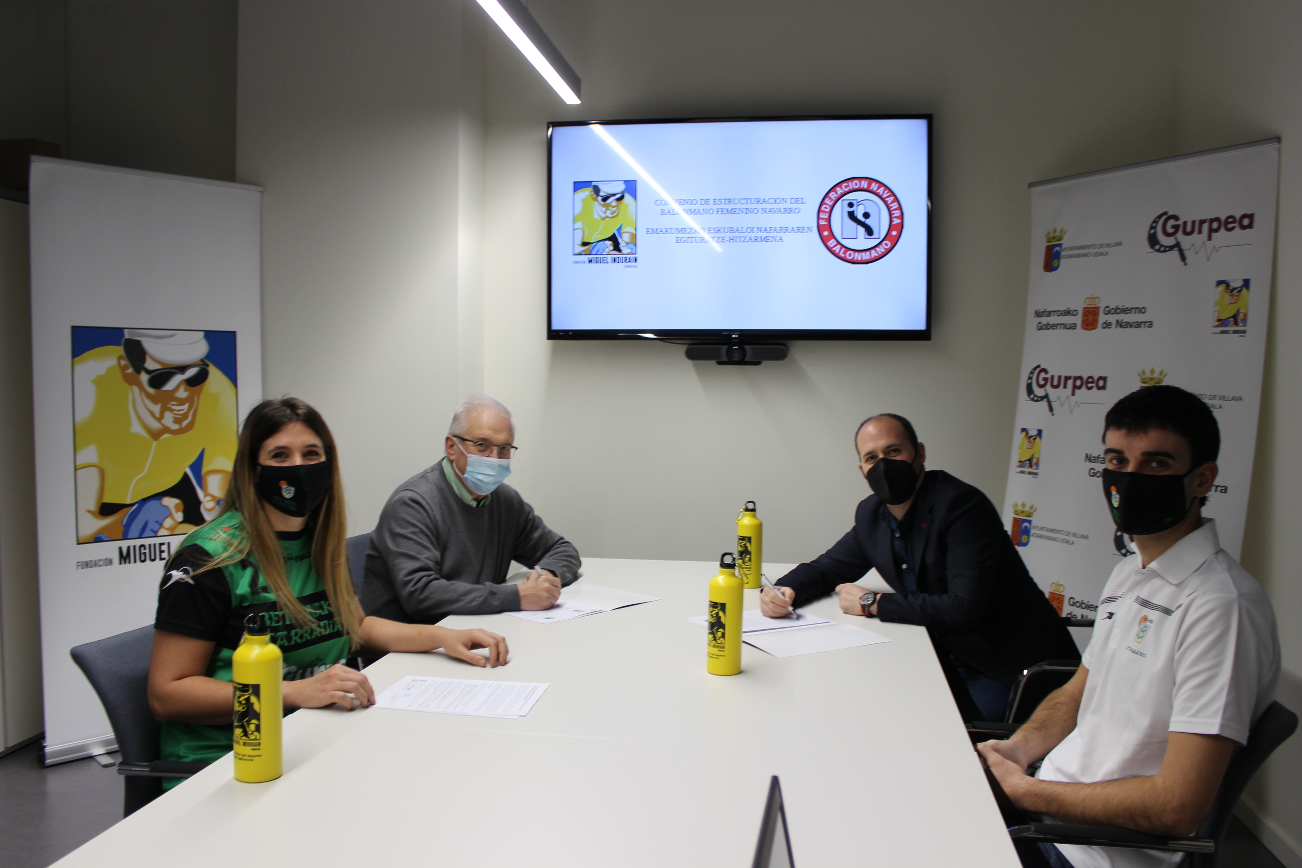 Renovado el convenio de estructuraci&oacute;n del balonmano femenino navarro