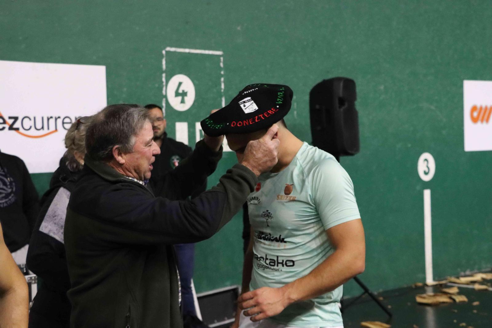Iker Vicente, campe&oacute;n navarro individual de aizkora en primera categor&iacute;a