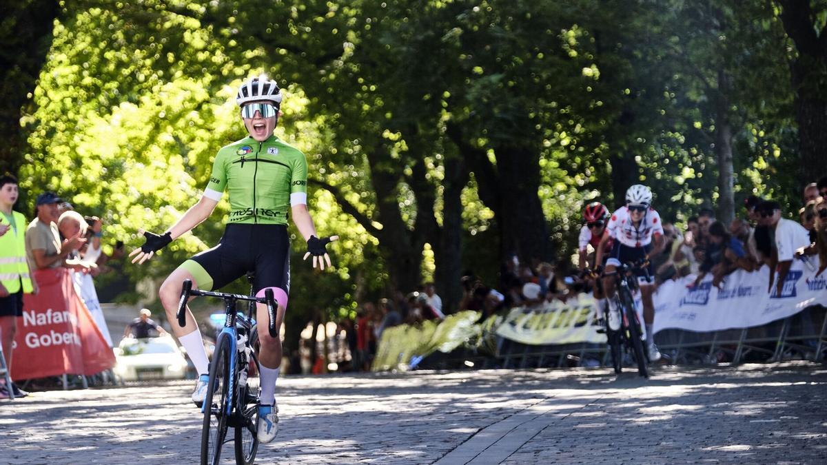 Irati Aranguren revalida su corona en la Vuelta a Pamplona femenina