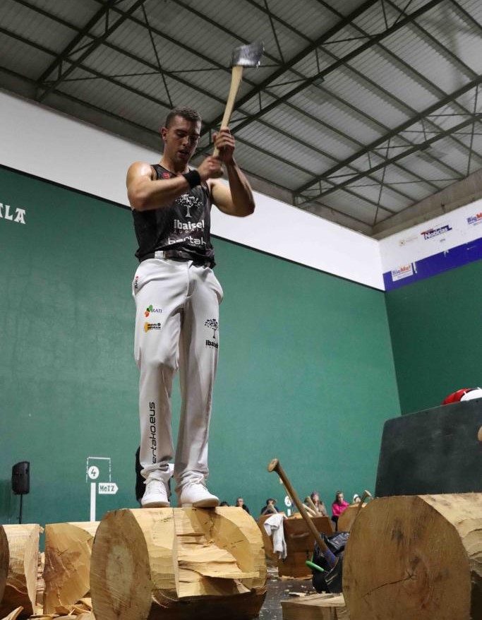 IKER VICENTE SE IMPONE EN EL CAMPEONATO NAVARRO DE AIZKORALIS
