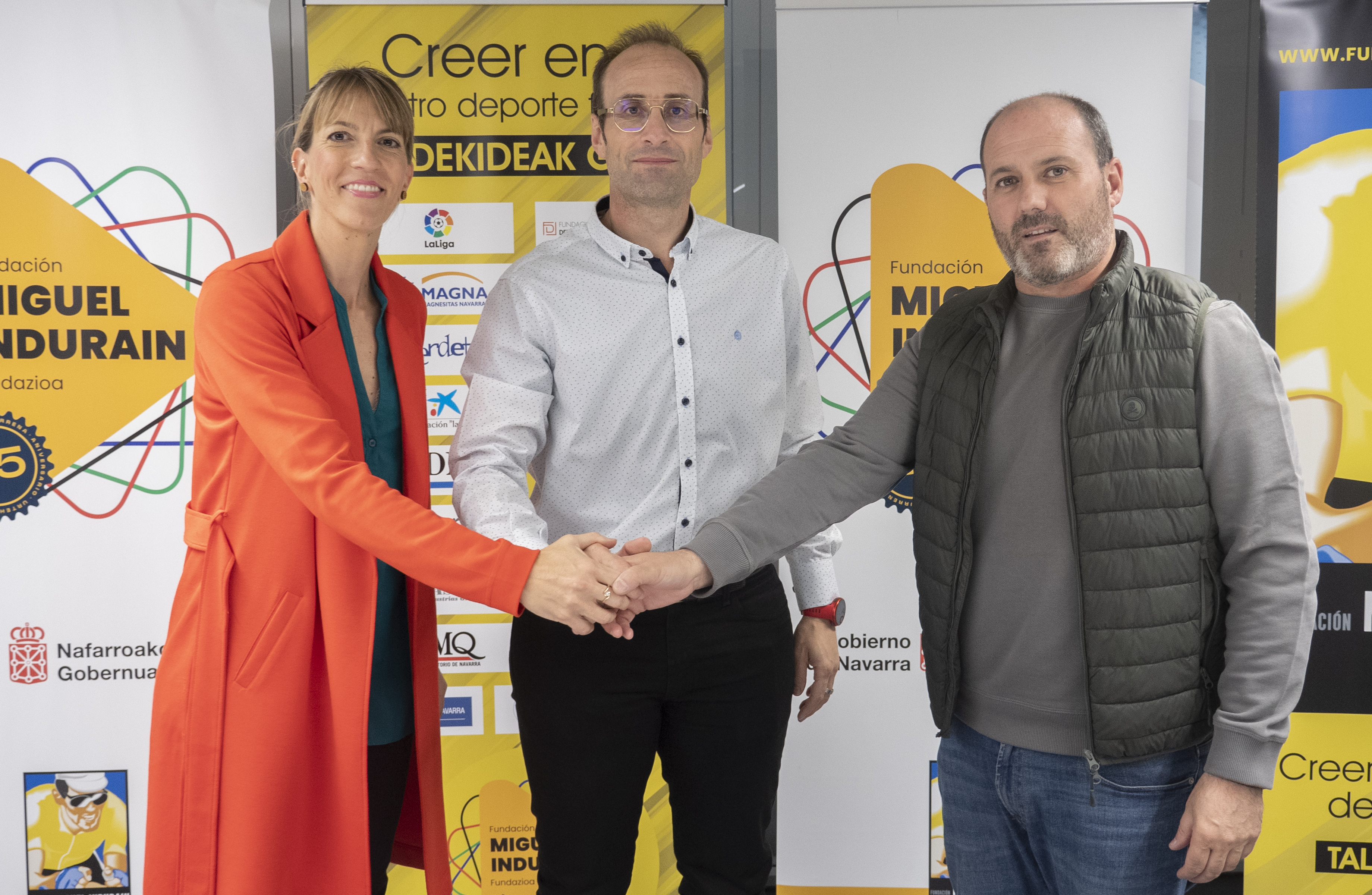 Firma del convenio de reestructuraci&oacute;n de deporte femenino (balonmano)