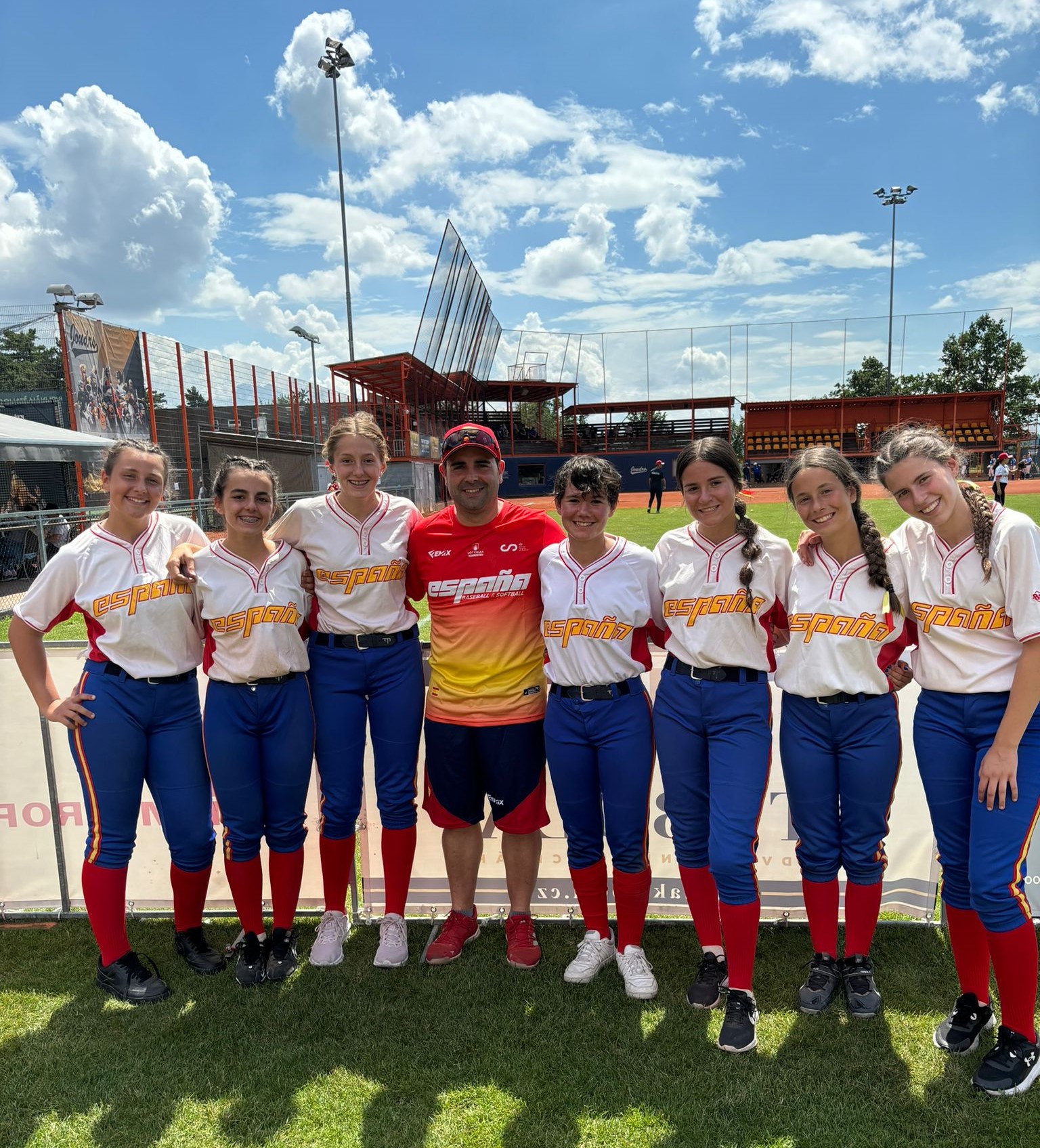 ESPA&Ntilde;A LOGRA DOS VICTORIAS EN LA JORNADA INAUGURAL DEL EUROPEO DE S&Oacute;FBOL 2015