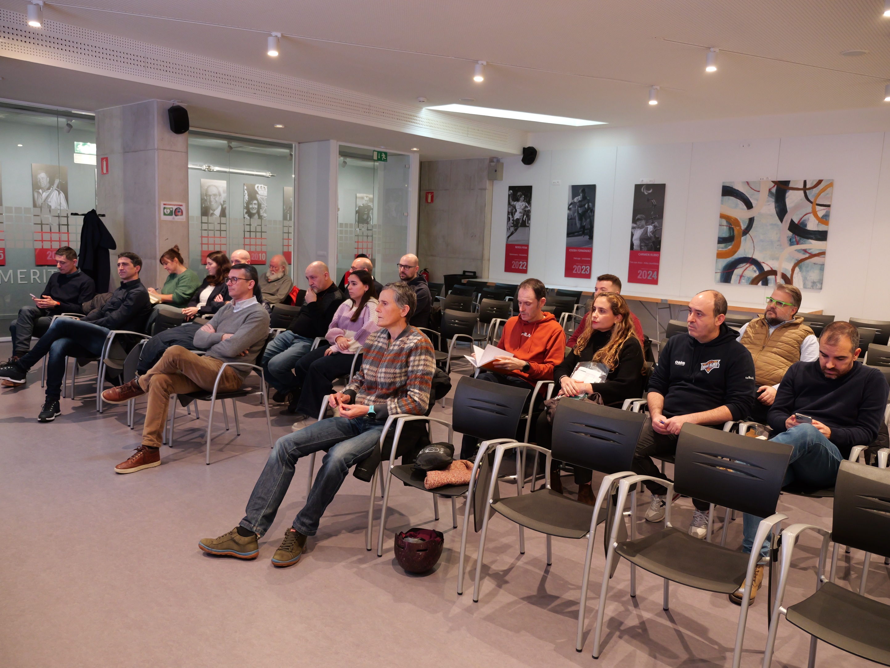 Encuentro para trabajar la comunicaci&oacute;n conjunta del deporte femenino en Navarra
