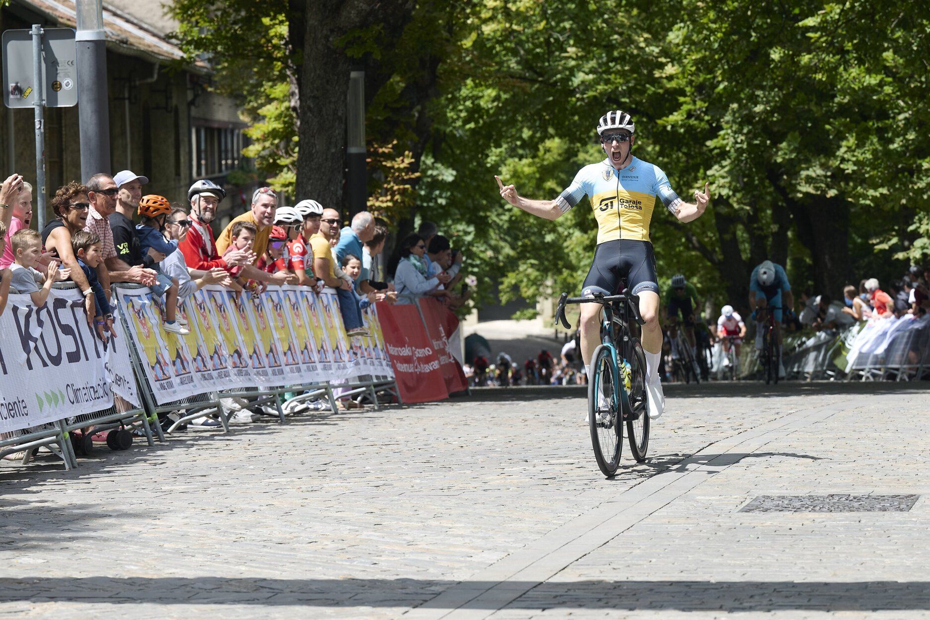 Lucas Stradhonsky gana la Vuelta a Pamplona j&uacute;nior tras un dram&aacute;tico desenlace en El Red&iacute;n