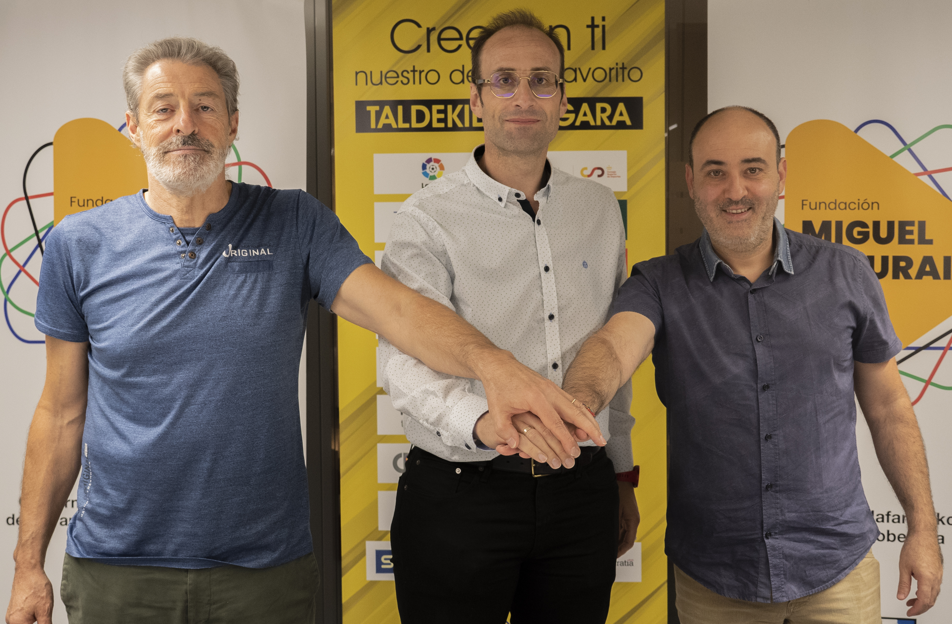 FIRMA DEL CONVENIO DE REESTRUCTURACI&Oacute;N DE DEPORTE FEMENINO (BALONCESTO)