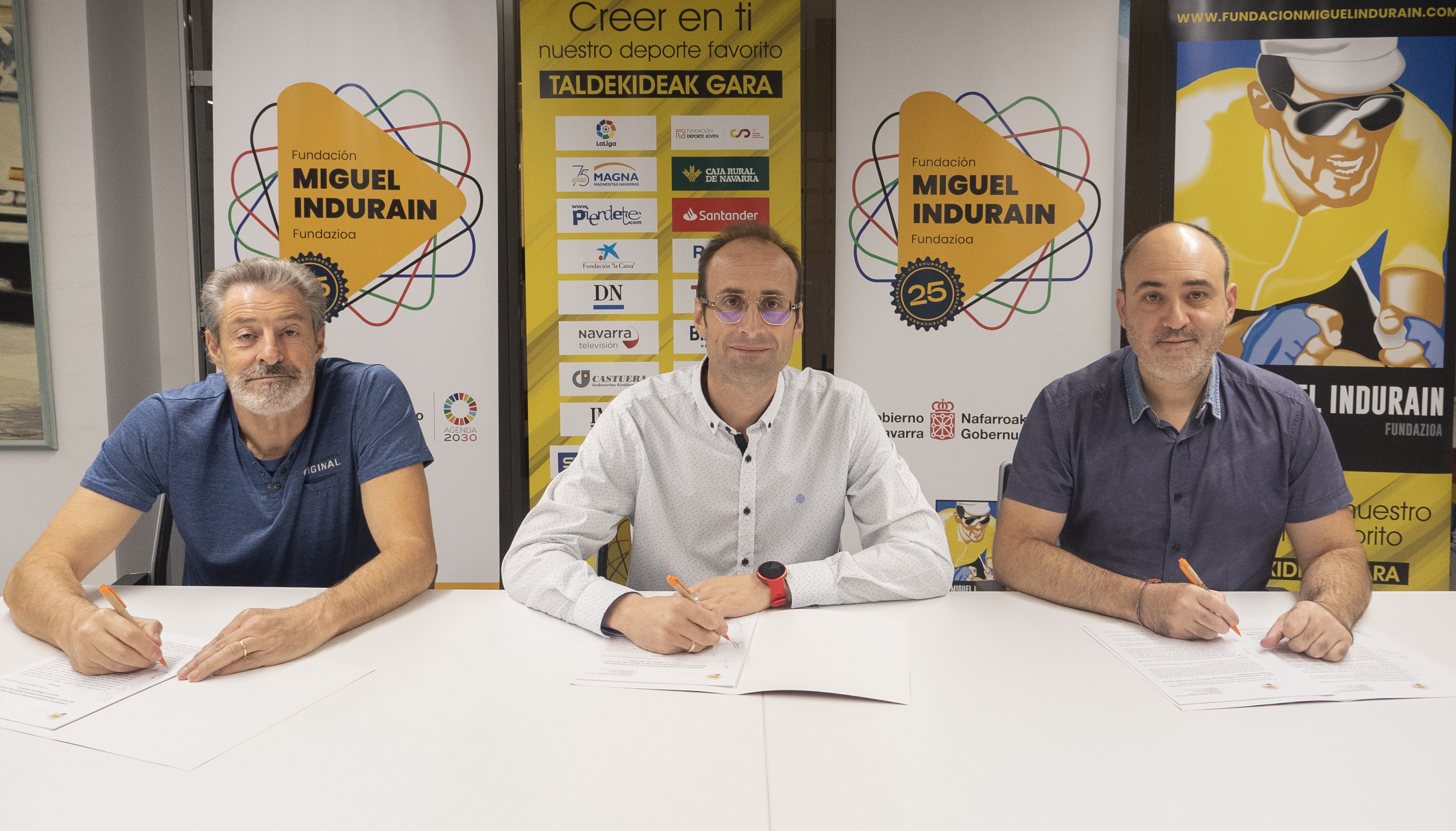 FIRMA DEL CONVENIO DE REESTRUCTURACI&Oacute;N DE DEPORTE FEMENINO (BALONCESTO)