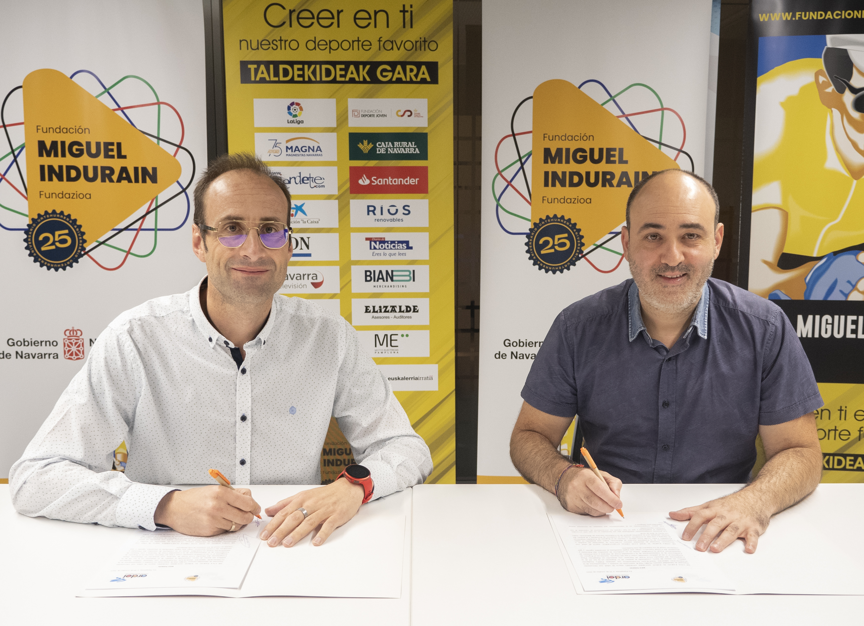 FIRMA DEL CONVENIO DE REESTRUCTURACI&Oacute;N DE DEPORTE FEMENINO (BALONCESTO)