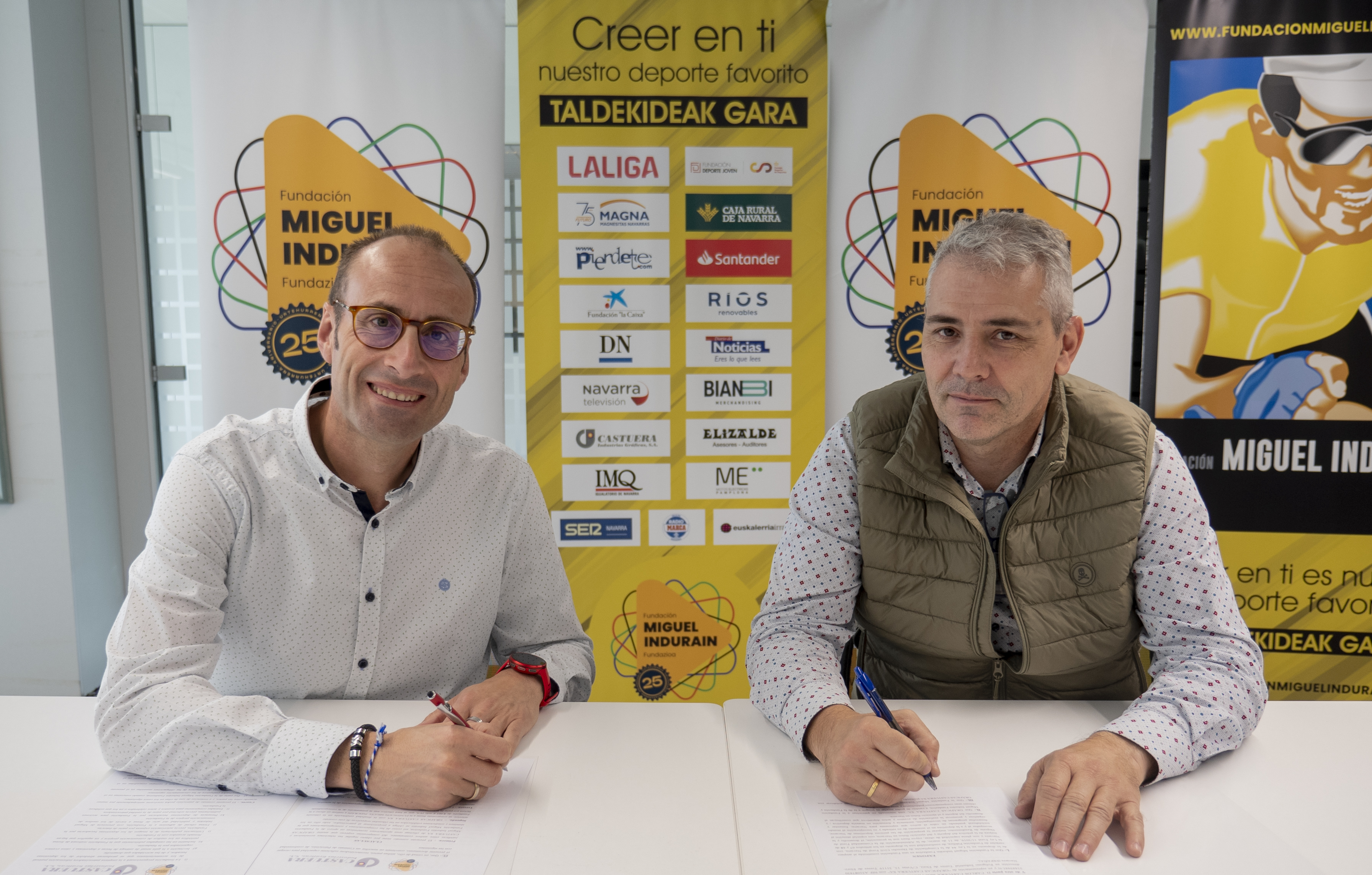 Renovado el acuerdo de patrocinio entre la FMIF y Gr&aacute;ficas Castuera