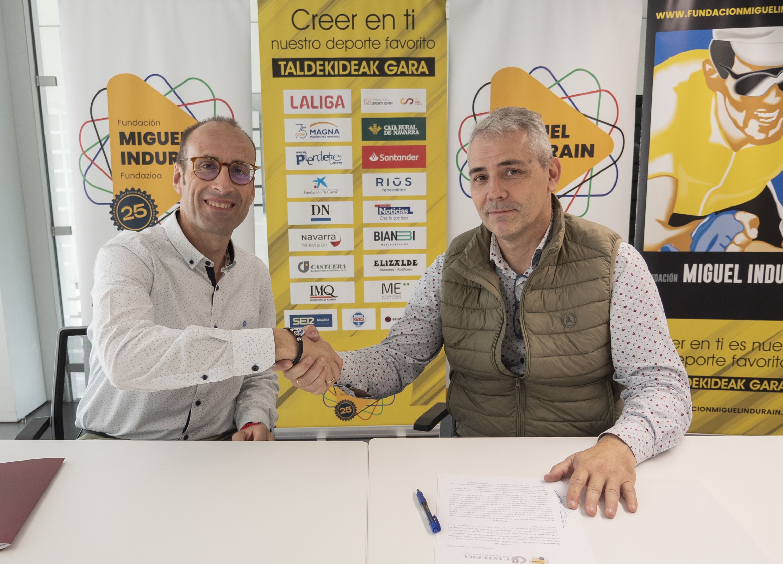 Renovado el acuerdo de patrocinio entre la FMIF y Gr&aacute;ficas Castuera