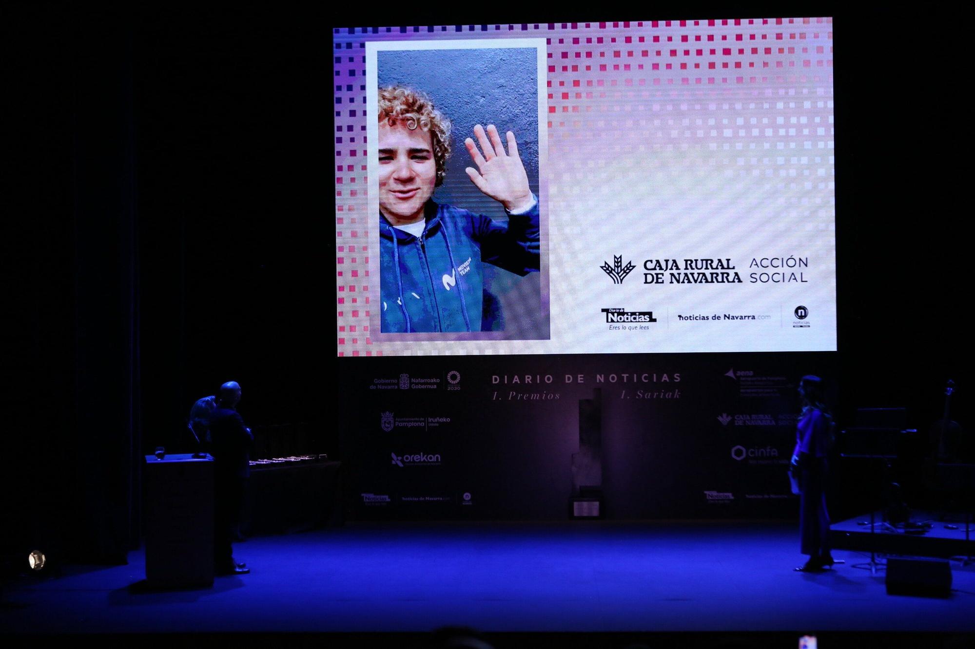 La ciclista Paula Ostiz, becada por la Fundaci&oacute;n Miguel Indur&aacute;in, recibe el Premio Kirolak en la primera edici&oacute;n de los Premios Diario de Noticias Sariak