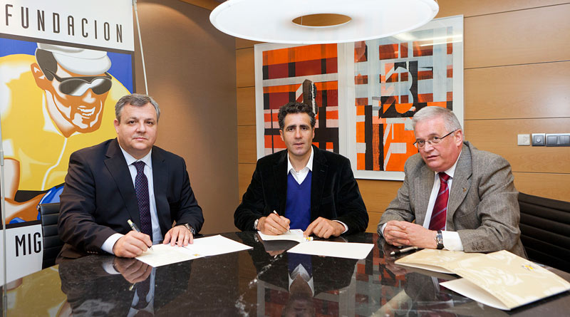 Caja Navarra suscribe un convenio de patrocinio con la Fundaci&oacute;n Miguel Indurain