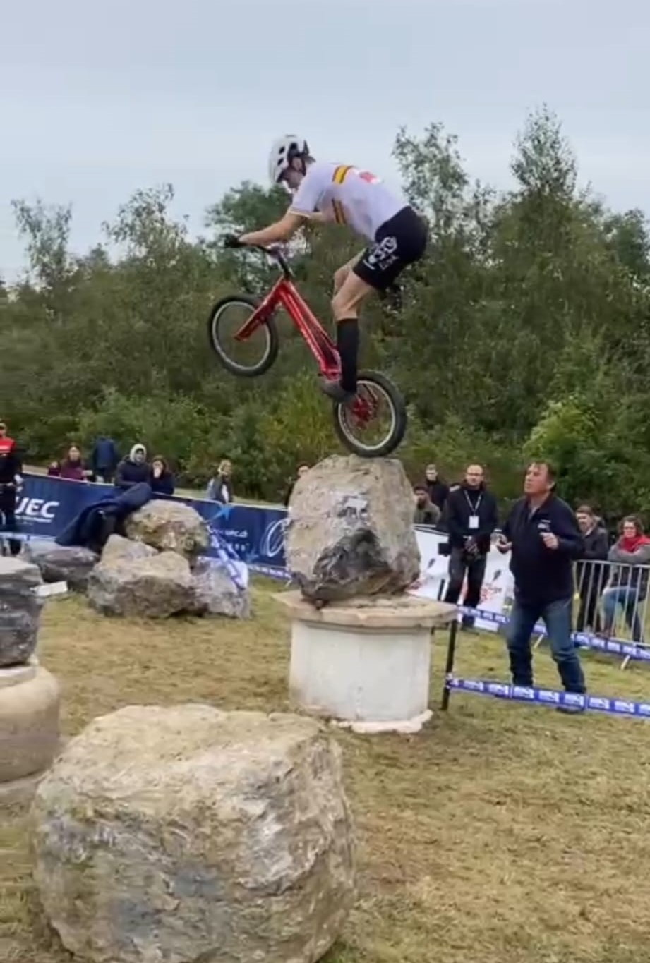 Mikel Azcona, en el Campeonato de Europa de Trialbici 2024 (UEC)