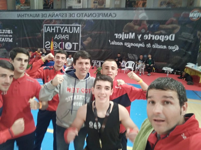 Poker dorado en el Campeonato de España de Muay Thai