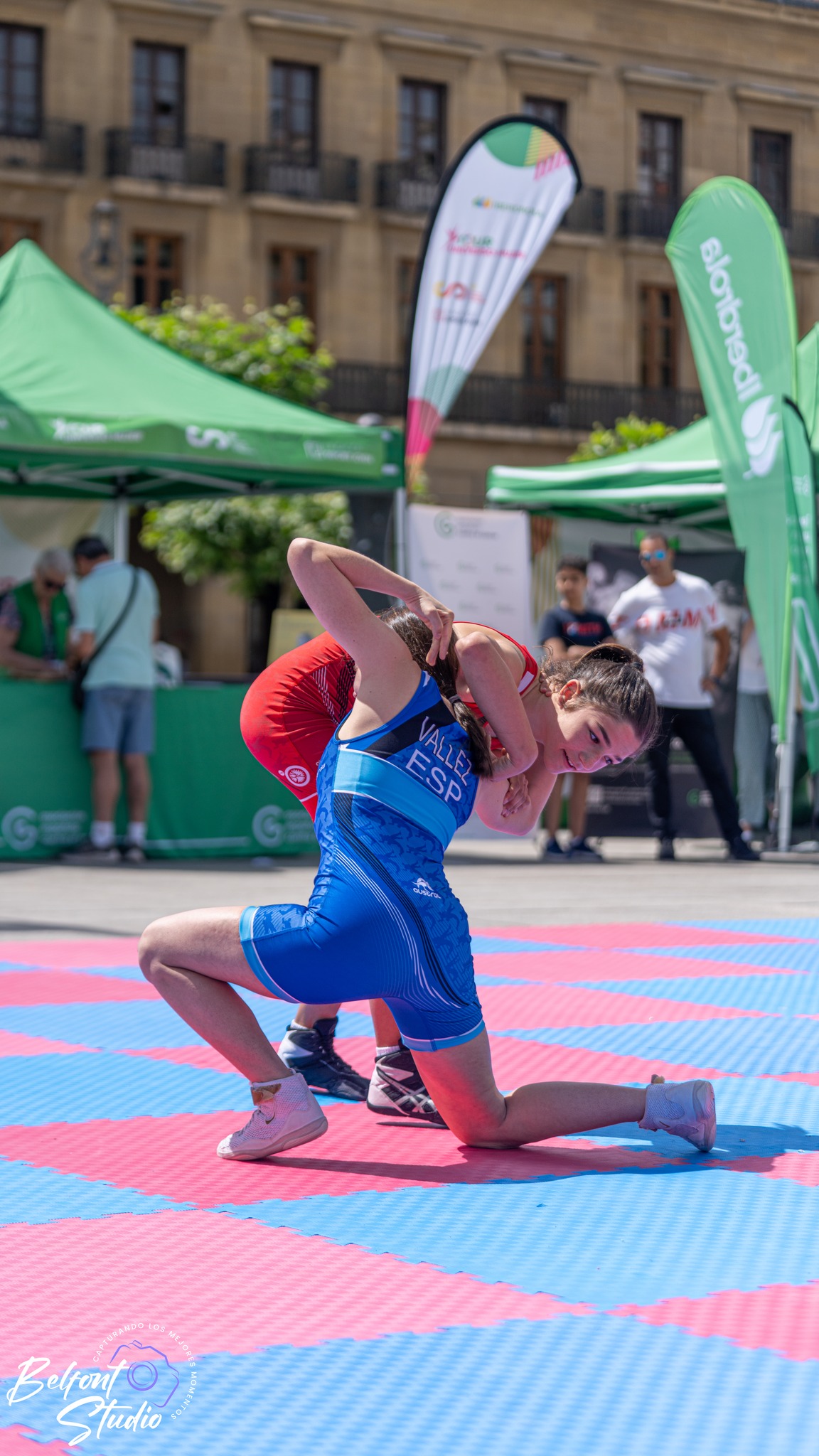 La lucha estuvo presente en el Tour Universo Mujer, que visitó Pamplona los días 10 y 11 de junio
