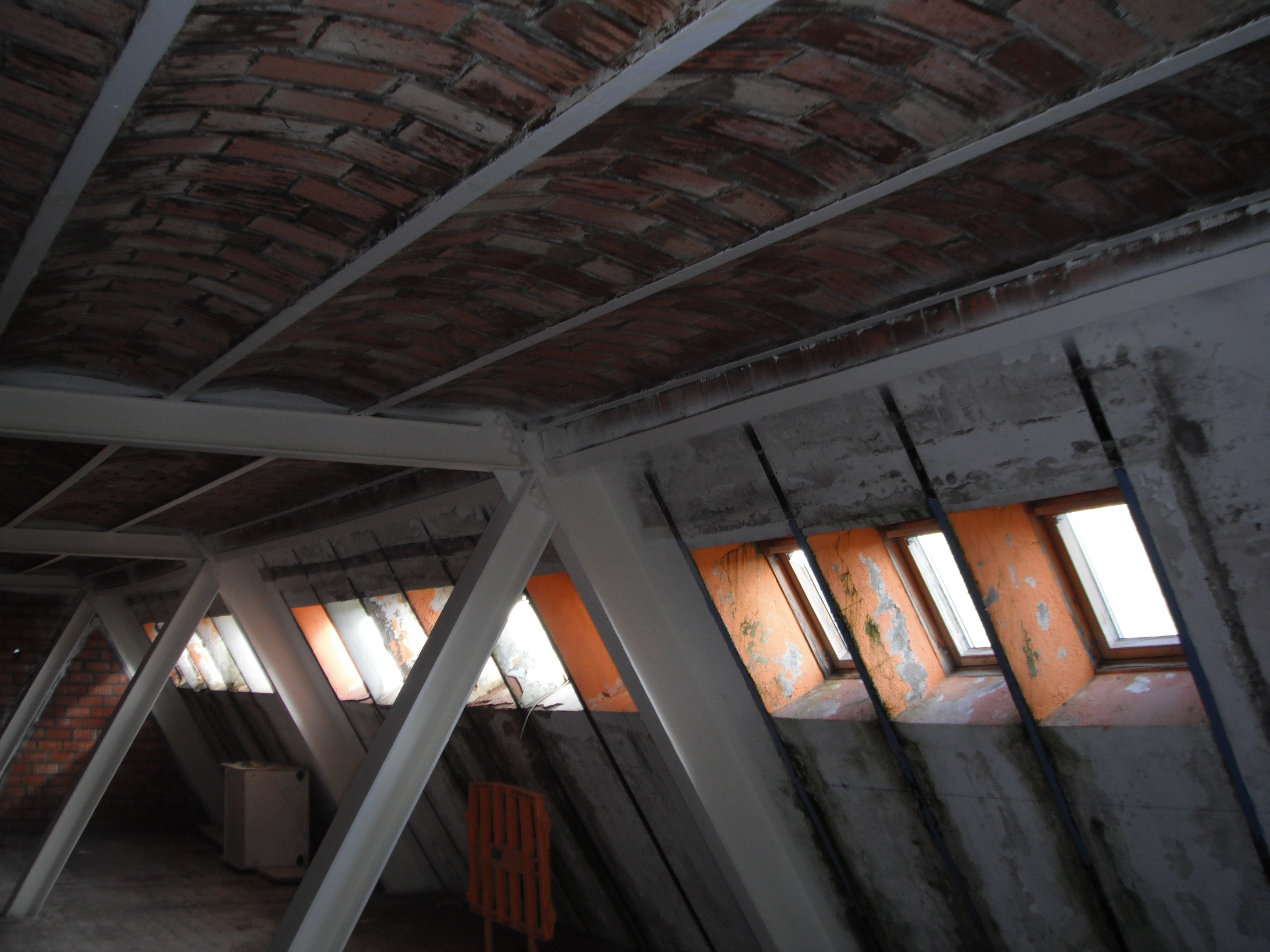 PAR&Eacute;NTESIS EN LAS OBRAS DE REHABILITACI&Oacute;N DEL REFUGIO DE BELAGUA