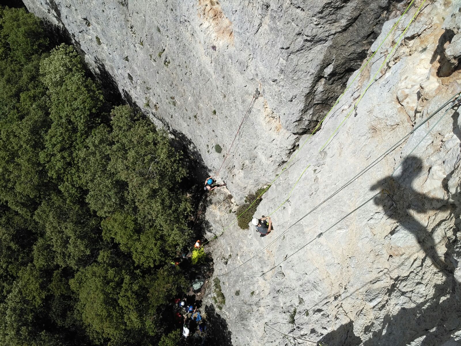 SEMANA DE ESCALADA EN RODELLAR PARA J&Oacute;VENES