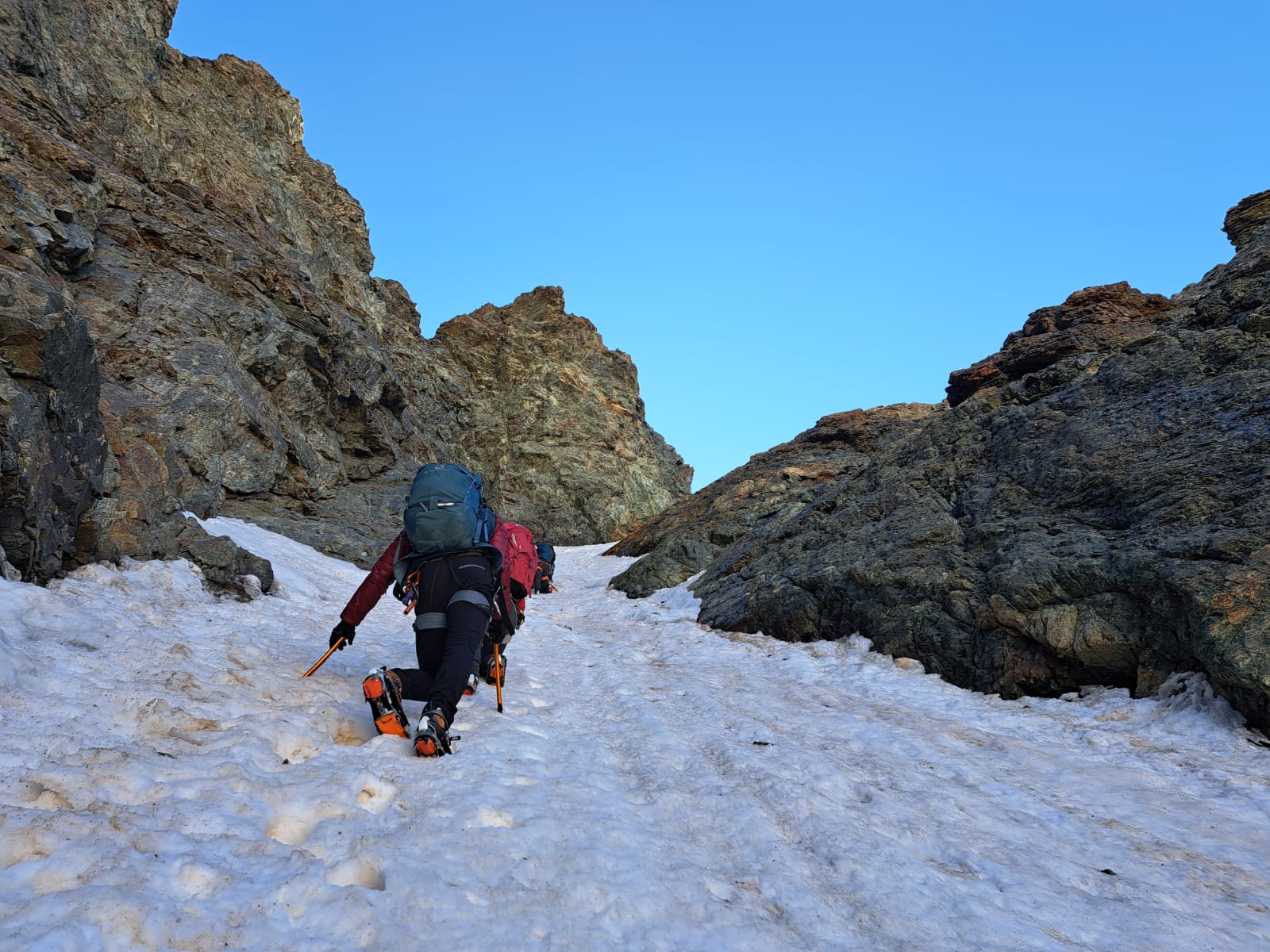 SOBRESALIENTE ACTIVIDAD DEL EQUIPO DE ALPINISMO EN LA CONCENTRACIÓN DE ALPES
