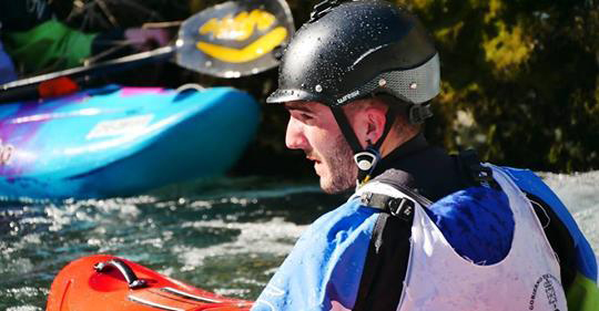 Ander De Miguel somete a las Aguas Bravas