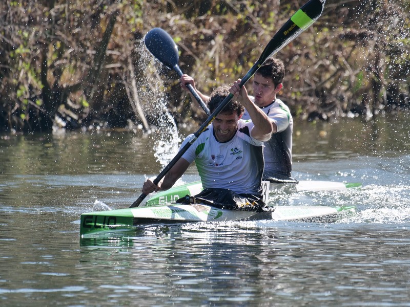 Campeonato Navarro y Juegos Deportivos inundan el Arga de piragüistas