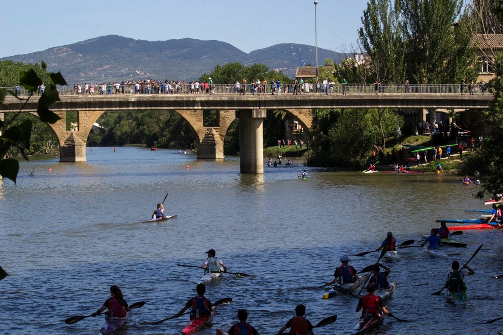 En torno a 200 palistas en Puente La Reina