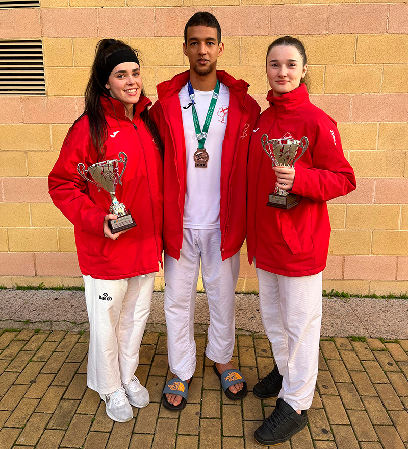 Triple metal navarro en Córdoba