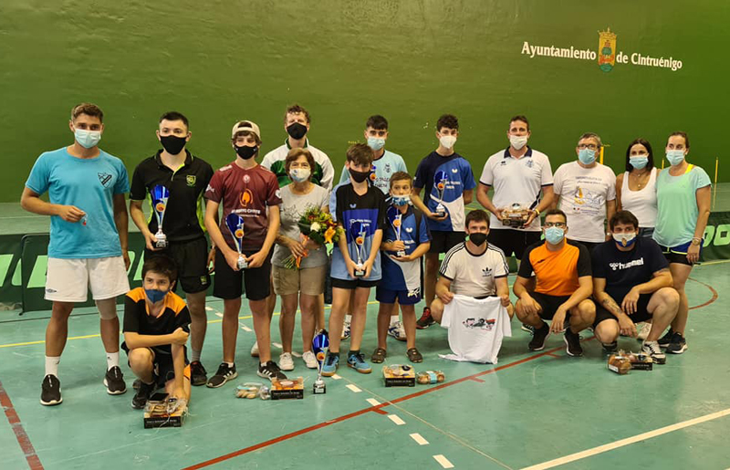 &Eacute;xito del D&iacute;a del Tenis de Mesa en Cintru&eacute;nigo