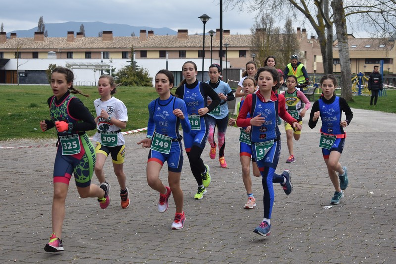 Gran participación de las categorías inferiores en el Duatlón de Aranguren