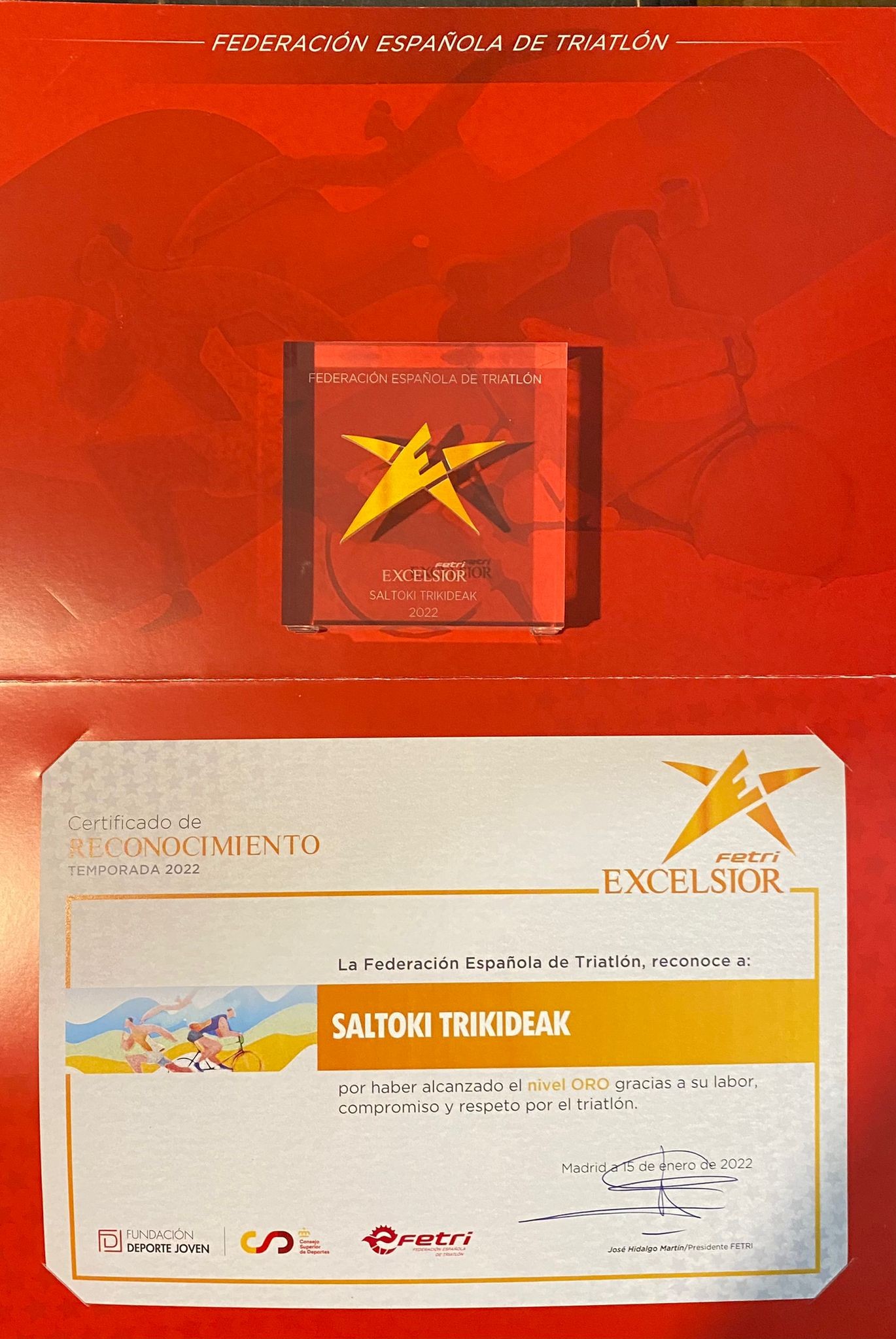 Reconocimiento de la Federación Española de Triatlón para Saltoki Trikideak